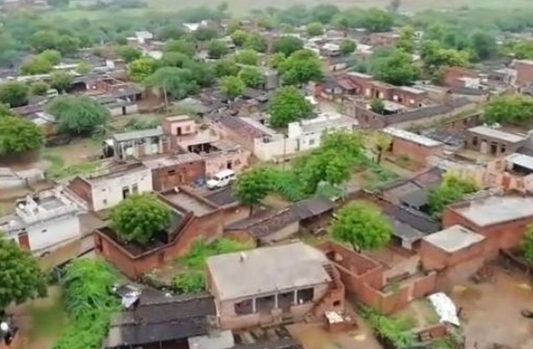 रोजगार के साधन उपलब्ध हो तो रुके पलायन