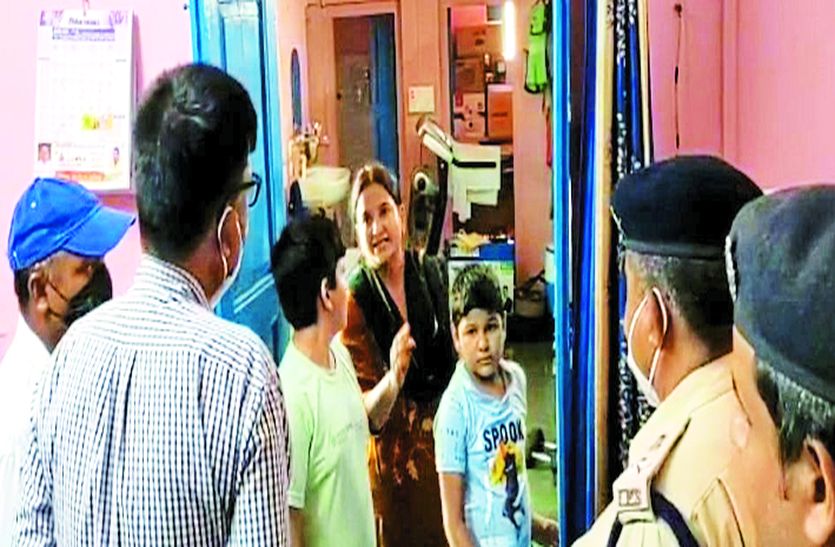 कोई बोलने को तैयार नहीं, सीसीटीवी कैमरों ने खोली पोल