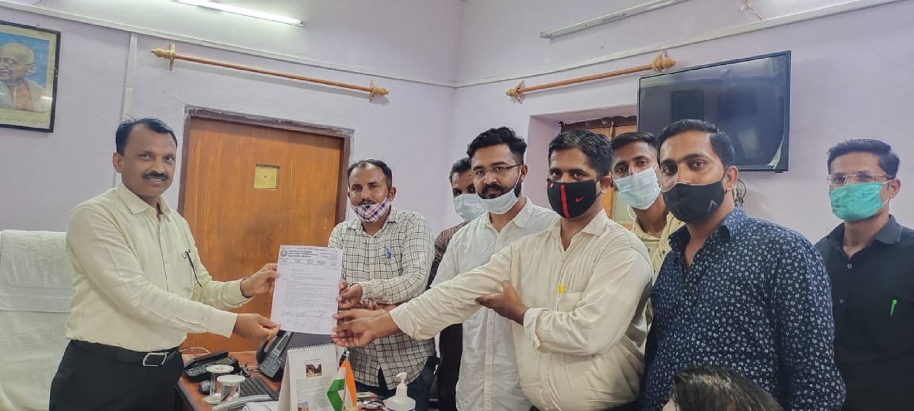 कम्पनी और पुलिस पर मनमानी का आरोप, प्रशासन के दर पहुंचे ग्रामीण