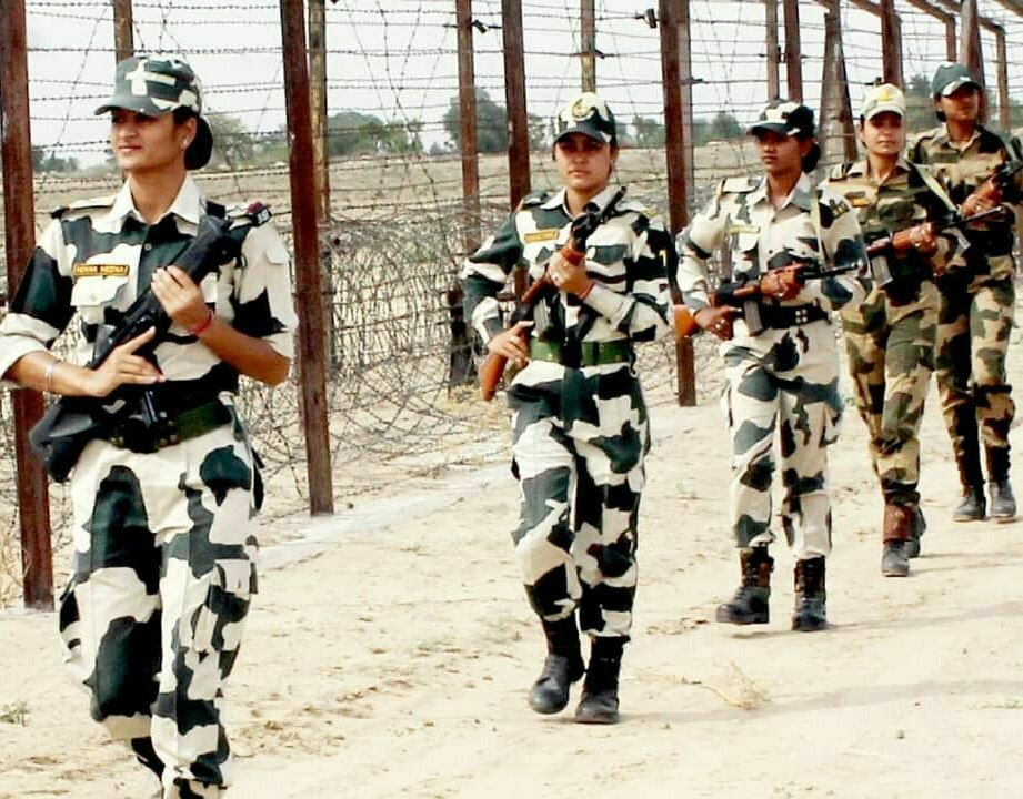 बॉर्डर की सुरक्षा में तैनात महिला सुरक्षाकर्मी हरदम रखती है दुश्मन पर नजर