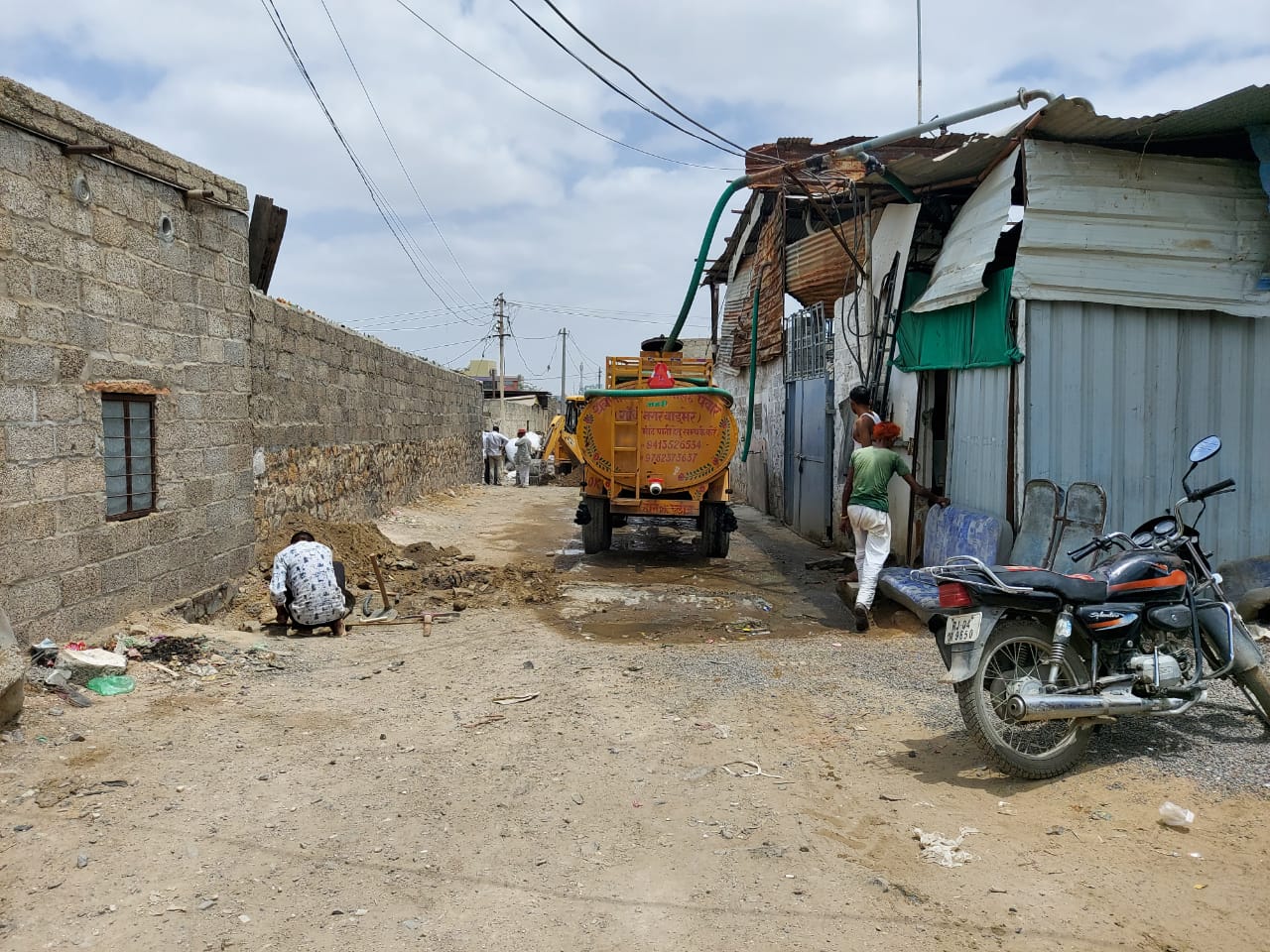 पानी के अवैध कनेक्शन काटे, पाइपलाइन हटाई