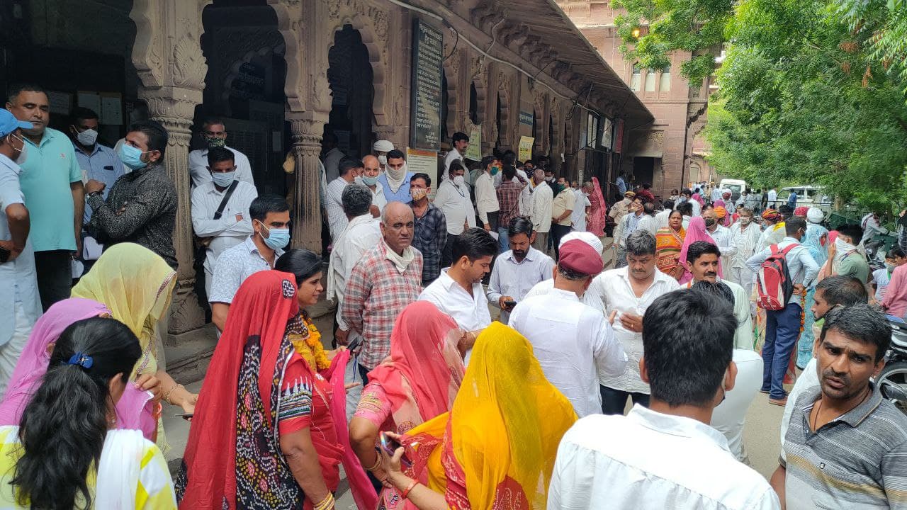 अंतिम दिन नामांकन भरने पर रहा जोर, सिम्बल प्रत्याशियों को सीधे जारी