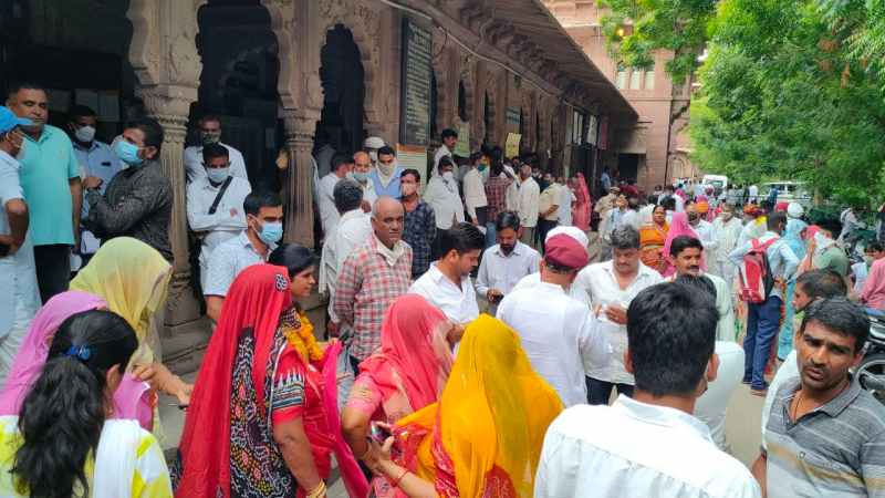 अंतिम दिन नामांकन भरने पर रहा जोर, सिम्बल प्रत्याशियों को सीधे जारी