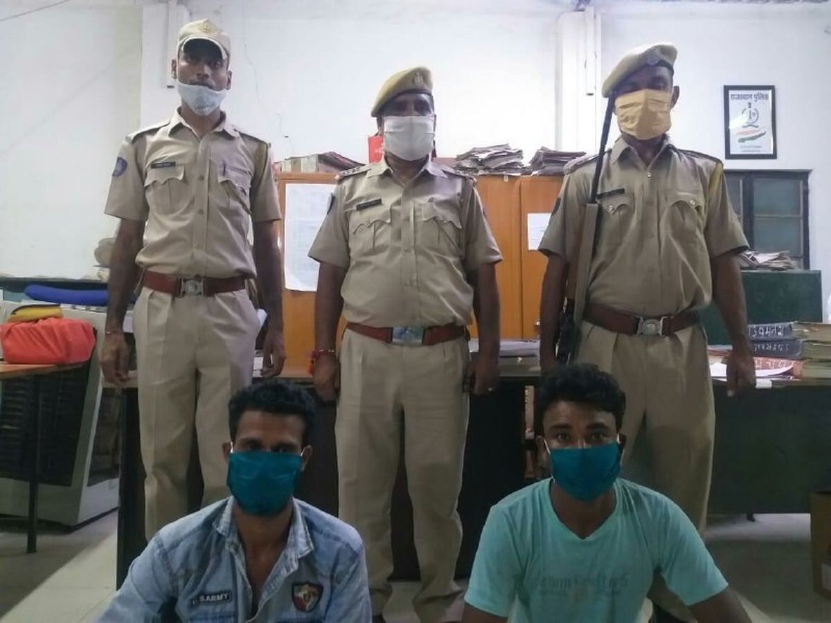 वृद्धा के पांव छूकर चेन लूटने वाले दो आरोपी गिरफ्तार
