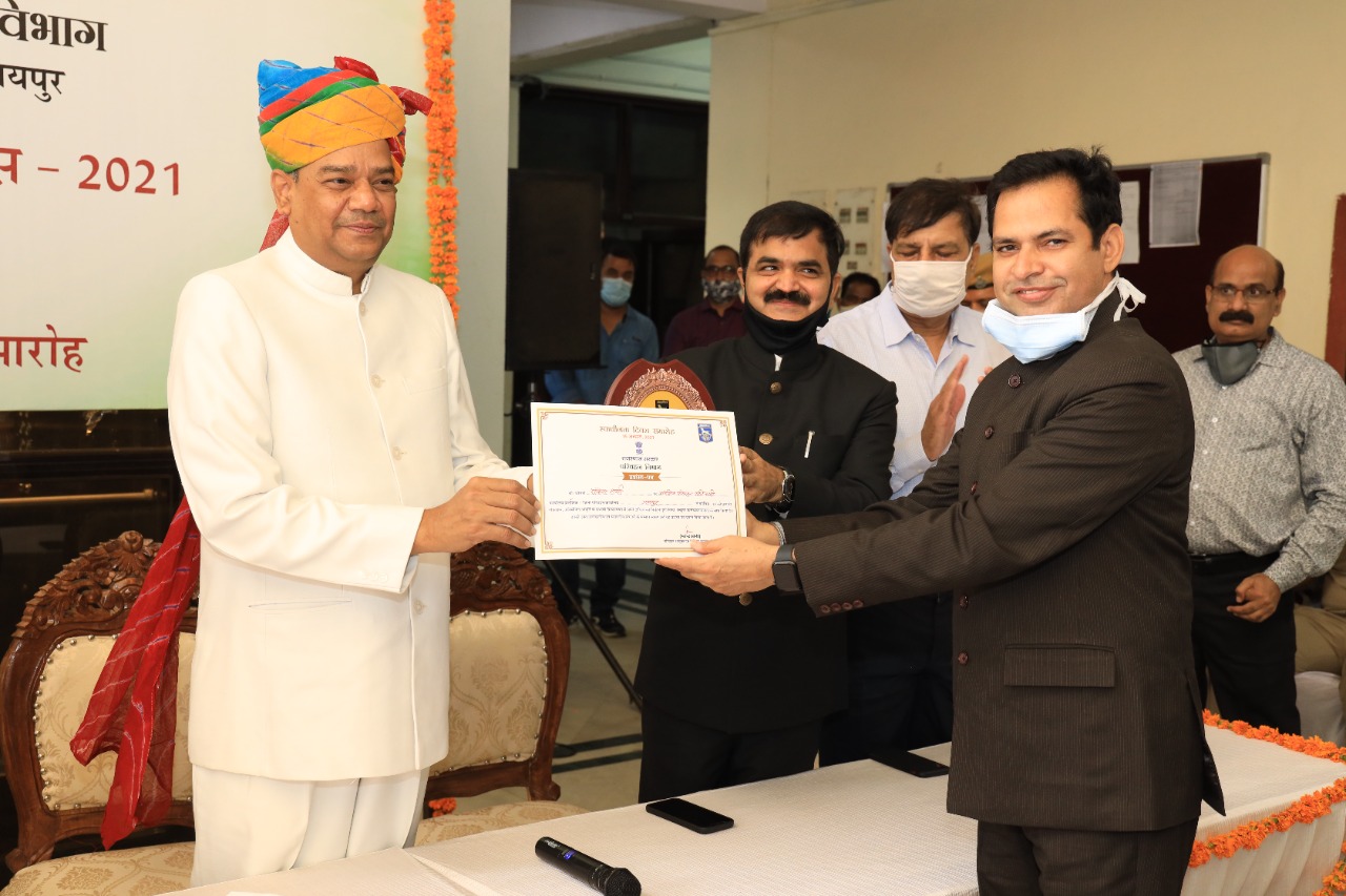 ऑक्सीजन परिवहन के लिए आरटीओ राकेश शर्मा सहित 30 अधिकारियों और ...