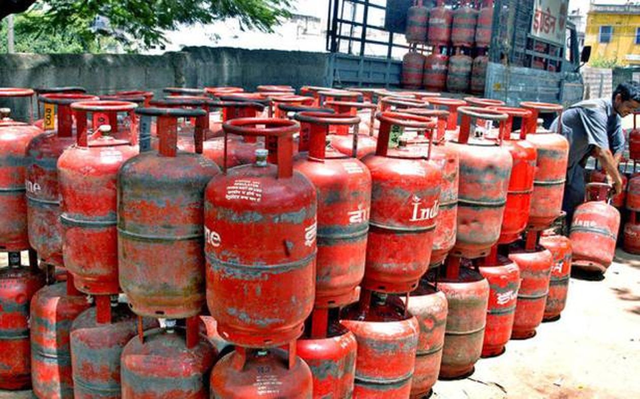 एलपीजी सिलेण्डर अब 867 रुपए का, 25 रुपए बढ़े दाम