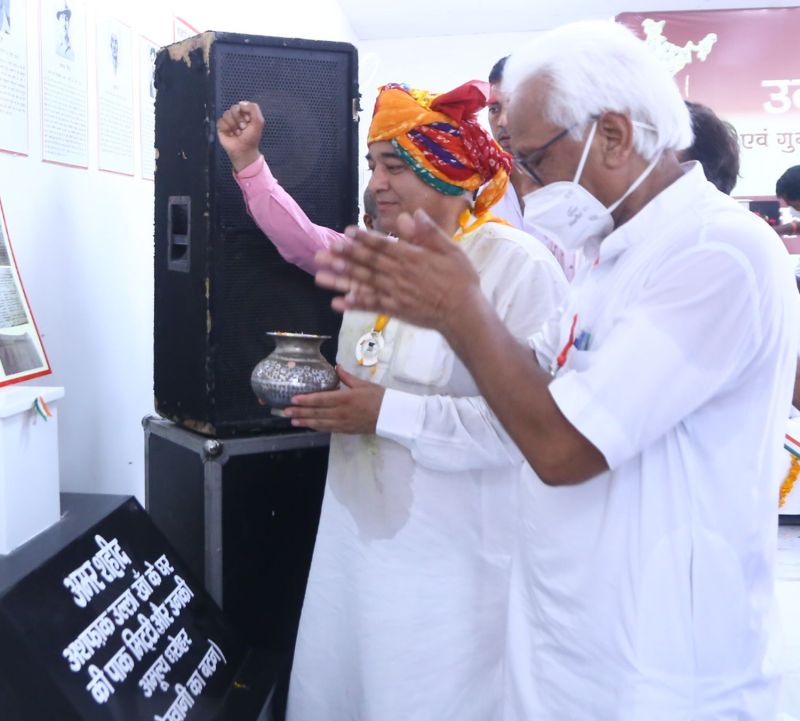 शहीदों के घर-आंगन की मिट्टी से महकेगी शहीदों की बगिया, काकोरी शहीद अशफाक की माटी पहुंची भटनेर