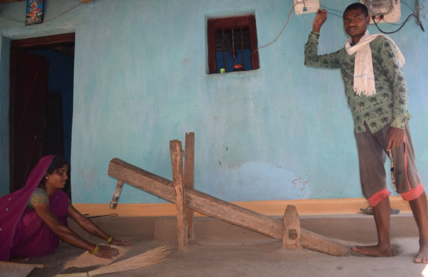 अब गांव के पारंपरिक ढेकी से कूटा चावल और दलिया मिलेगा ऑनलाइन, पूरी प्रक्रिया होगी ऑर्गेनिक