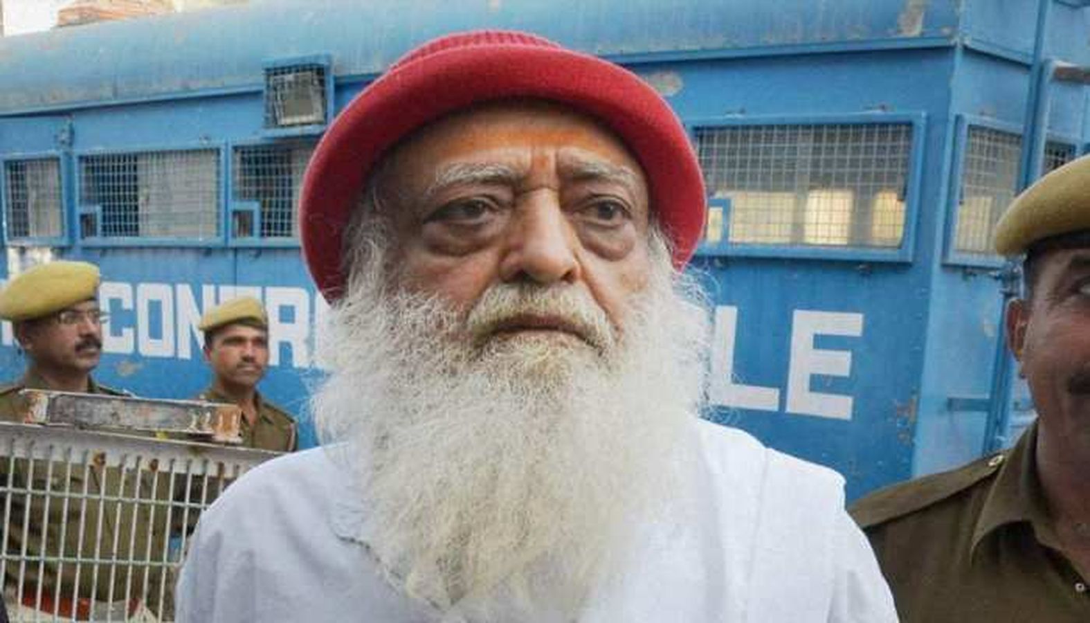 सुप्रीम कोर्ट में फर्जी दस्तावेज पेश करने के आरोप में आसाराम गिरफ्तार