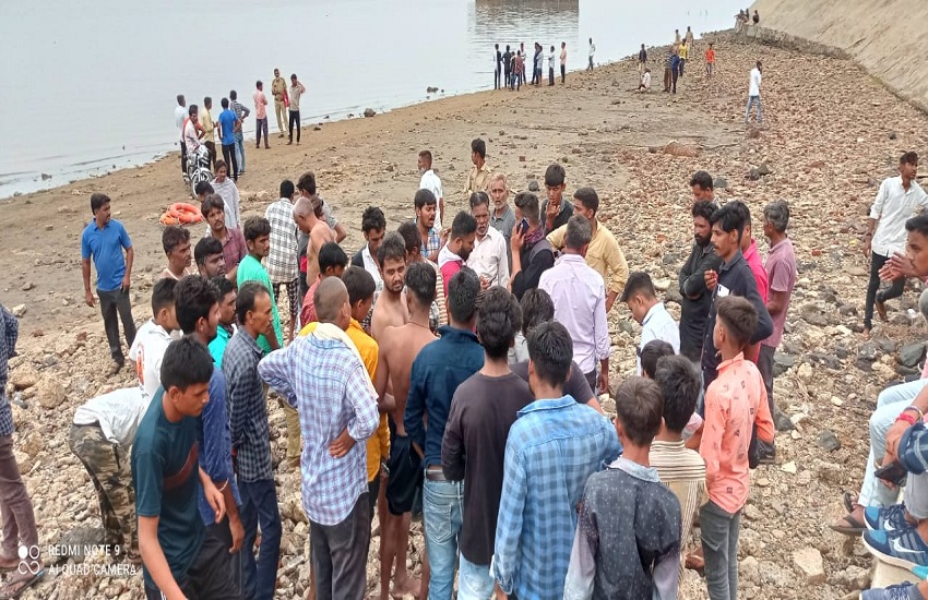 Gujarat Hindi News :  महीसागर नदी में नहाते समय दो युवक की मौत
