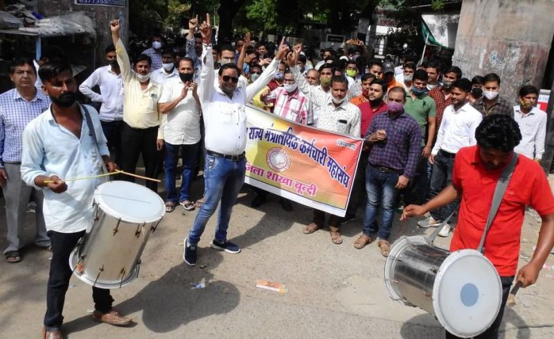 11 सूत्री मांगों को लेकर मंत्रालयिक कर्मचारियों ने किया प्रदर्शन