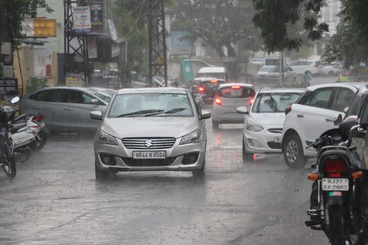 लेकसिटी में दस दिन बाद बरसात