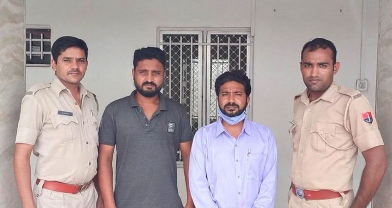 गैंगस्टर से दिलवाई धमकी, दो जने गिरफ्तार