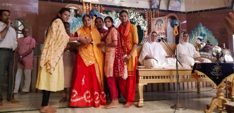 मुमुक्षु लब्धि संखलेचा का किया अभिनंदन, 2 दिसम्बर को होगी दीक्षा