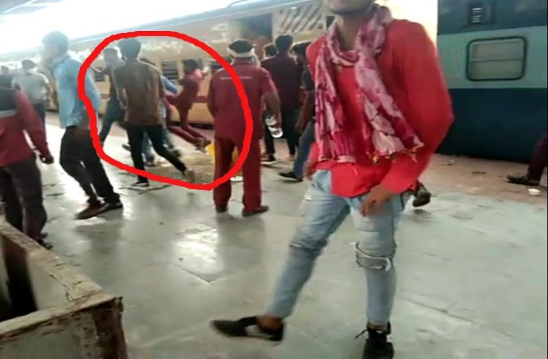 Vendors ran and beat the passenger, no one helped the passenger