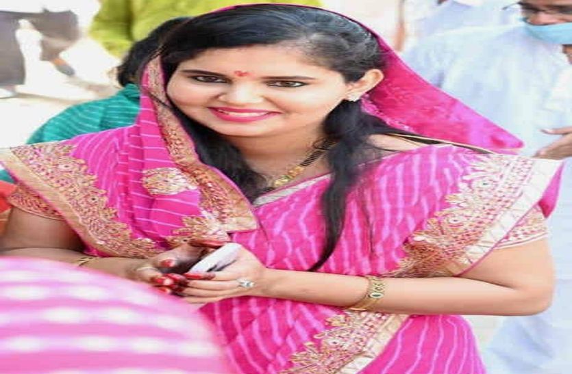 सीकर की करोड़पति इंजीनियर बेटी जयपुर में लड़ रही पंचायत चुनाव, चर्चा में है बीएमडब्ल्यू की मालकिन