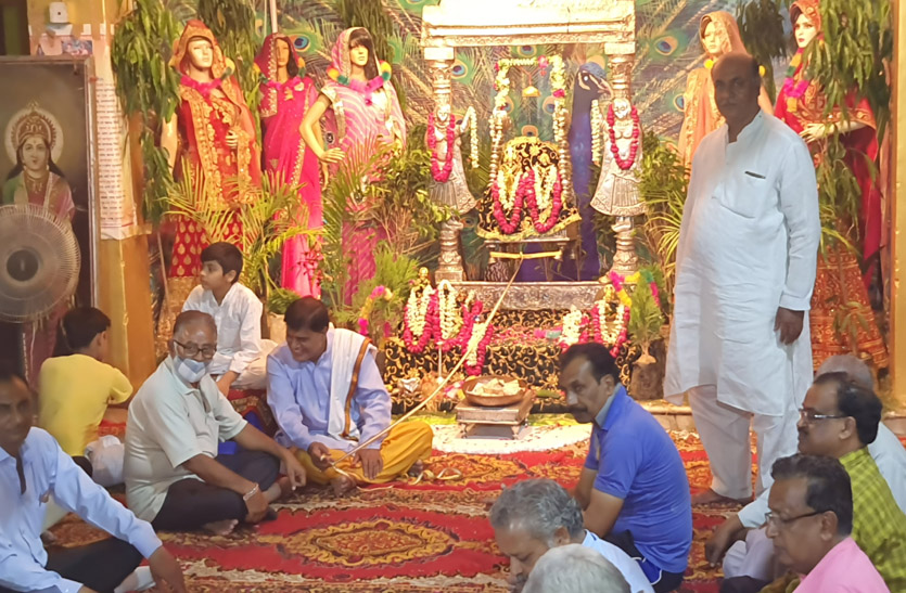 रघुनाथजी महाराज की सजाई झांकी , झूला महोत्सव का हुआ समापन