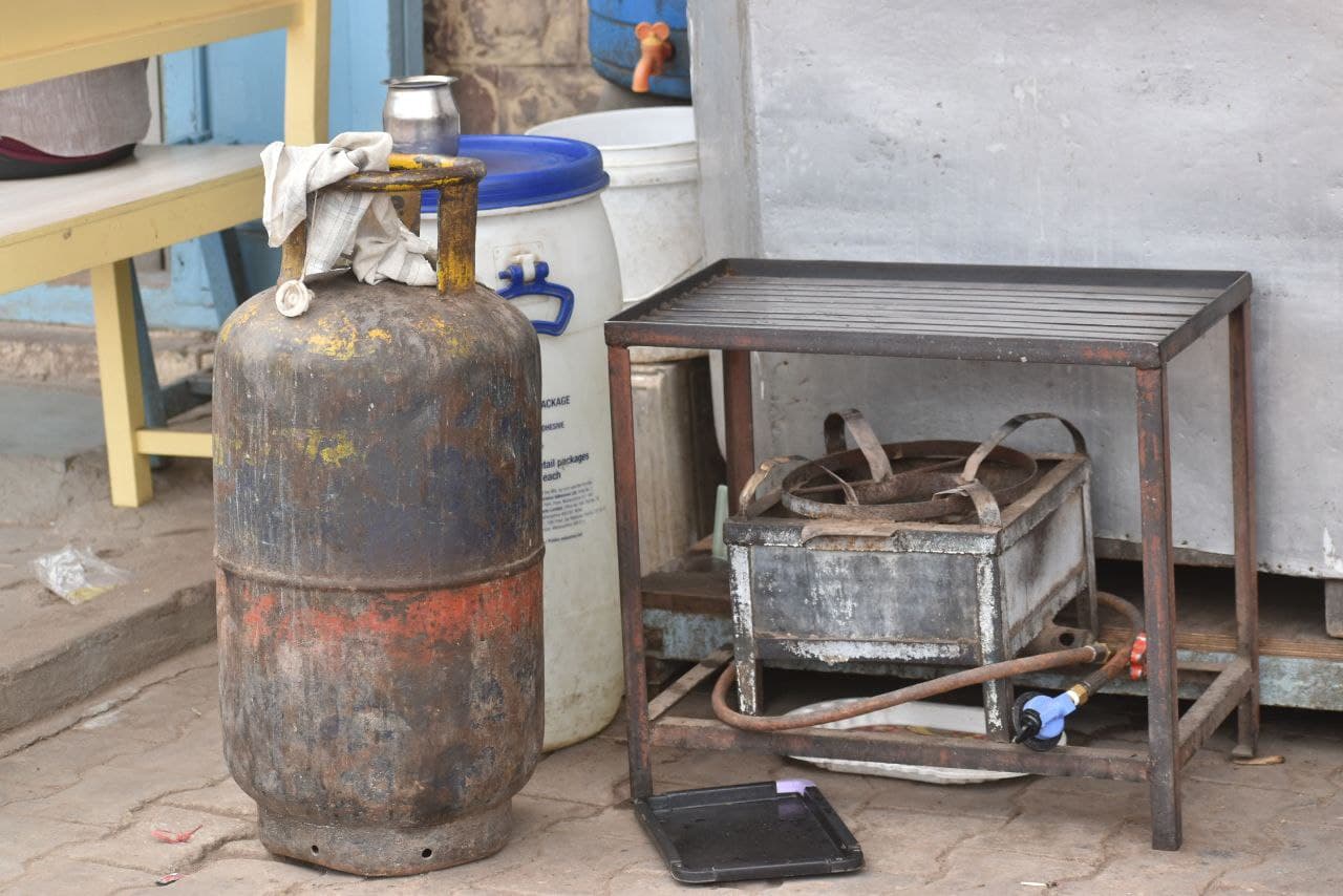 Commercial cylinders are being filled with domestic gas cylinders in the city