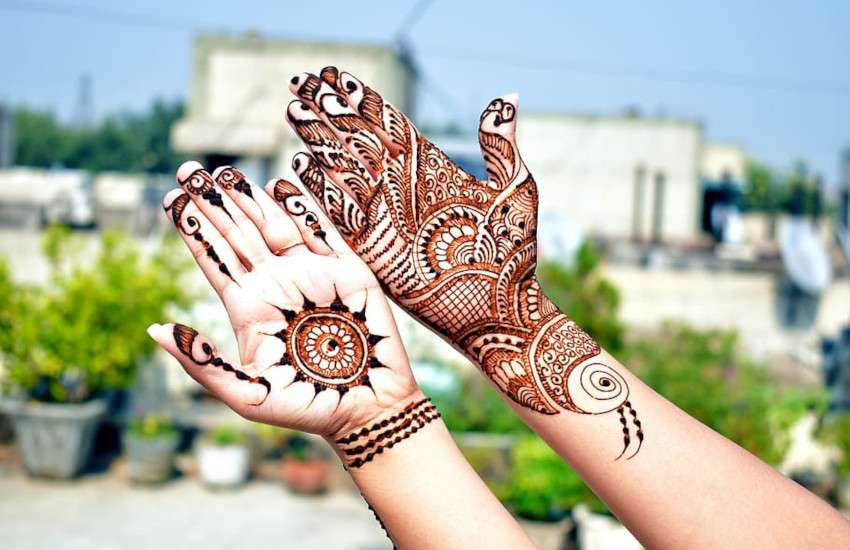 Seven Mehndi Design You Can Make In Your Hand For Rakhshabandhan 2023 - Raksha  Bandhan 2023: इस रक्षाबंधन अपने हाथों पर सजाएं ये बेहद प्यारी और लेटेस्ट  मेहंदी डिजाइंस, खूबसूरती पर लग