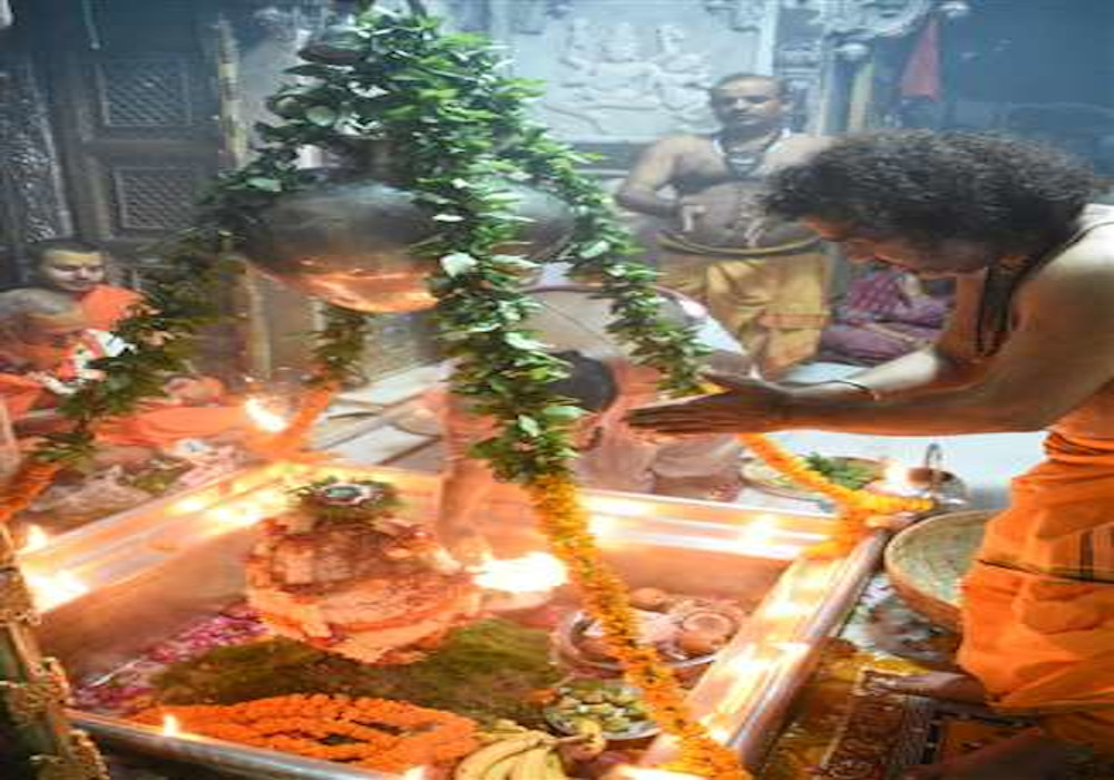 Rakshabandhi Rakhi celebration in Kashi Vishwanath Varanasi