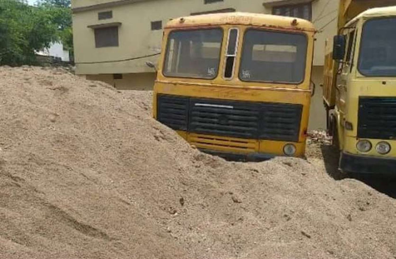 लूनी नदी के पास 66 लाख रुपए की बजरी चोरी