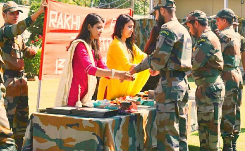 PROUD NEWS: त्योहार मनाने बॉर्डर पर पहुंची सूरत की बहनें