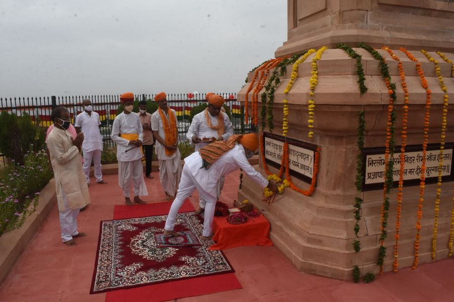 वीर दुर्गादास राठौड़ जयन्ती पर पौधरोपण