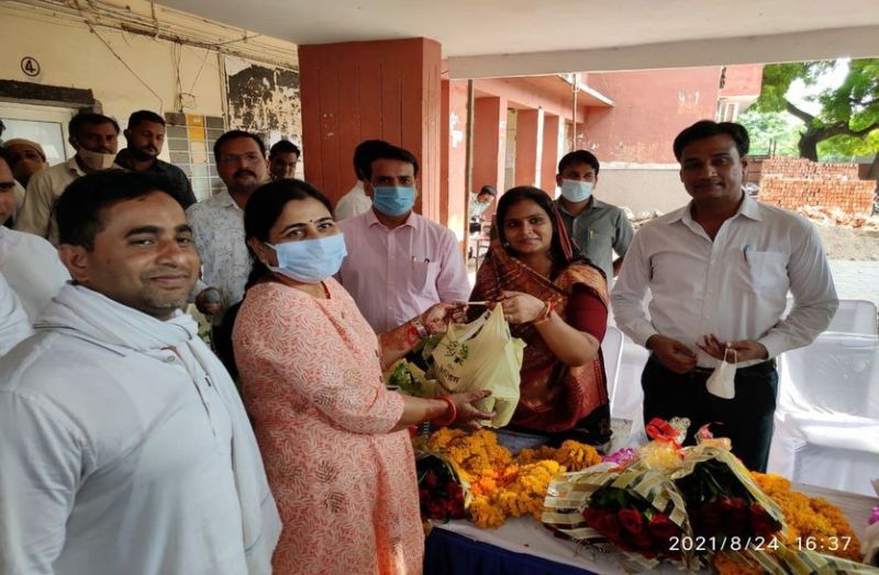 1 लाख 30 हजार घरों में बांटेंगे औषधीय पौधे