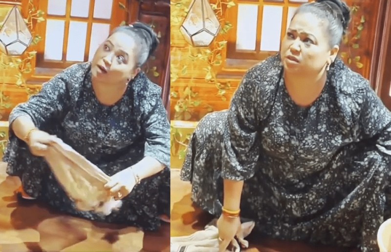 comedian Bharti singh clean the floo