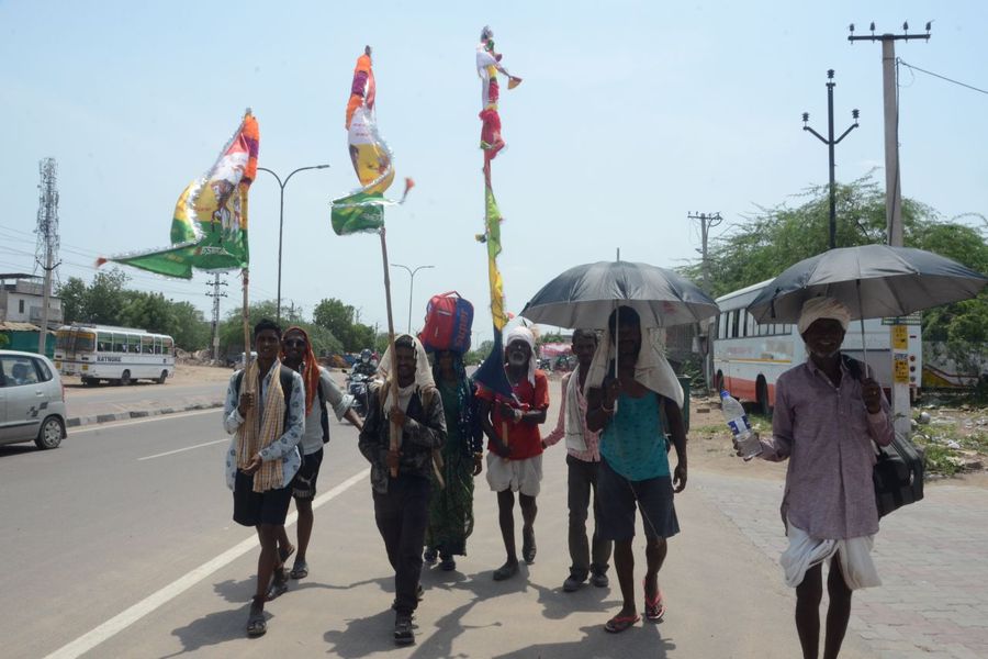 बाबा के जातरुओं की सेवा में जुटने लगी संस्थाएं