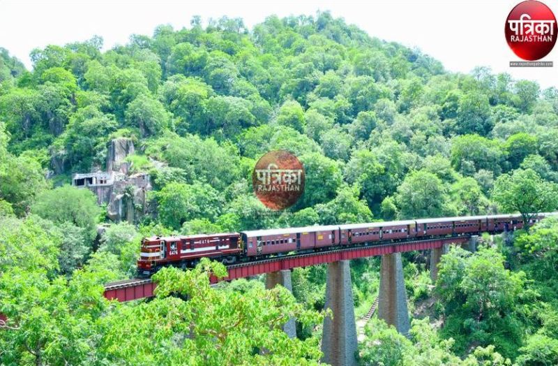 VIDEO : यहां सर्प की तरह चलती है रेल, रोमांच से भरपूर है 22 किलोमीटर का सफर