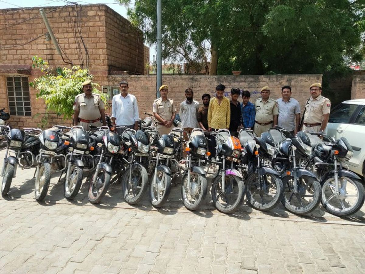 चोरी की 28 मोटरसाइकिलें बरामद, पांच गिरफ्तार