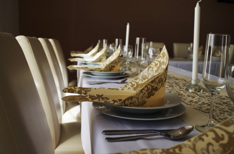 Dining Etiquette Do's And Don'ts In Hindi