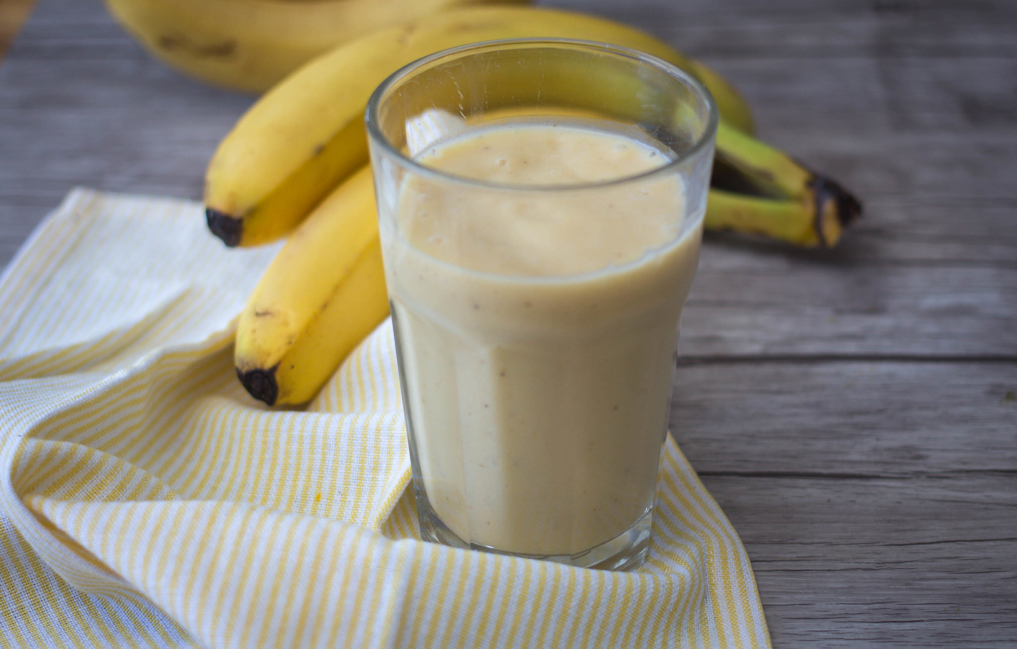 Is Banana And Milk Bad Combination: क्यों हानिकारक है दूध के साथ केले का संयोजन