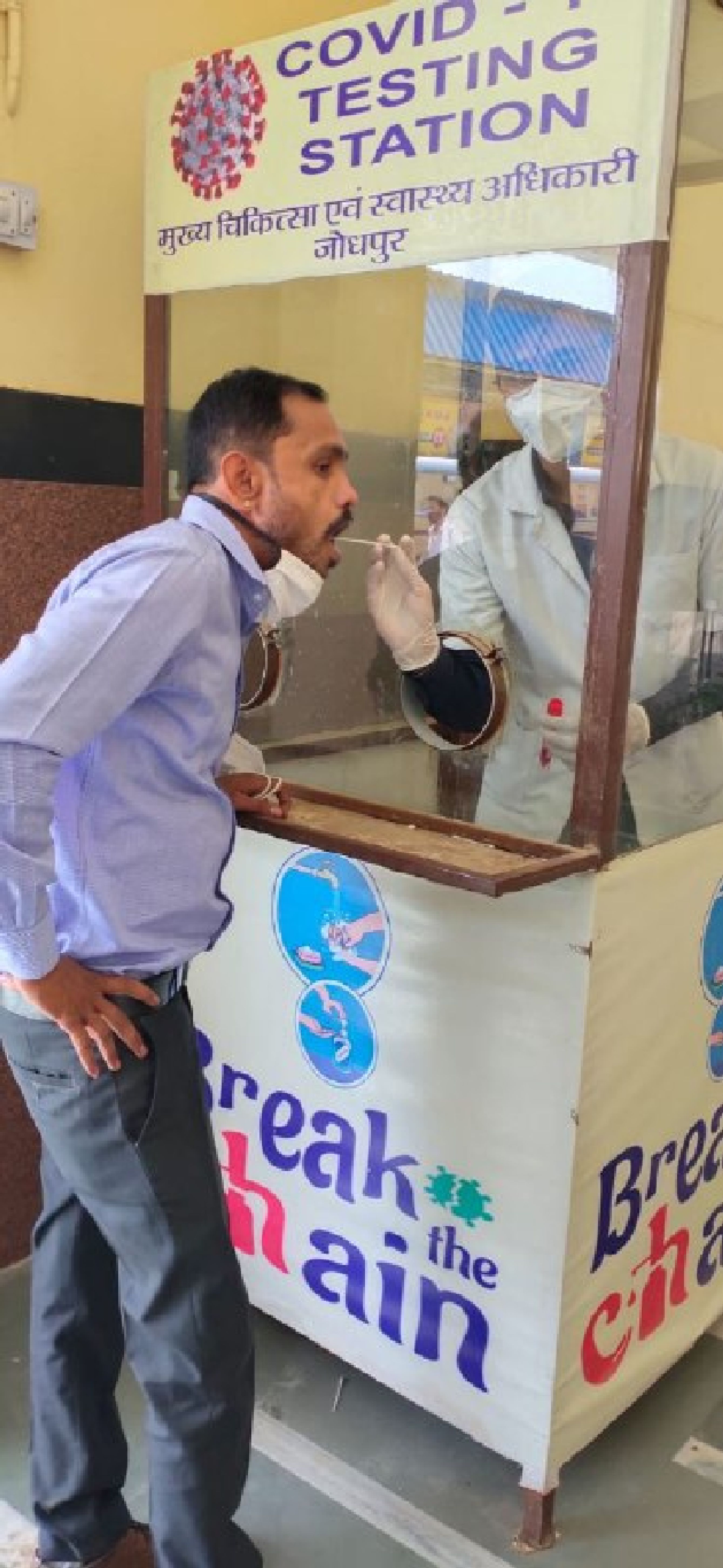 रेलवे स्टेशन पर कोरोना सैंपल लेने का कार्य शुरू
