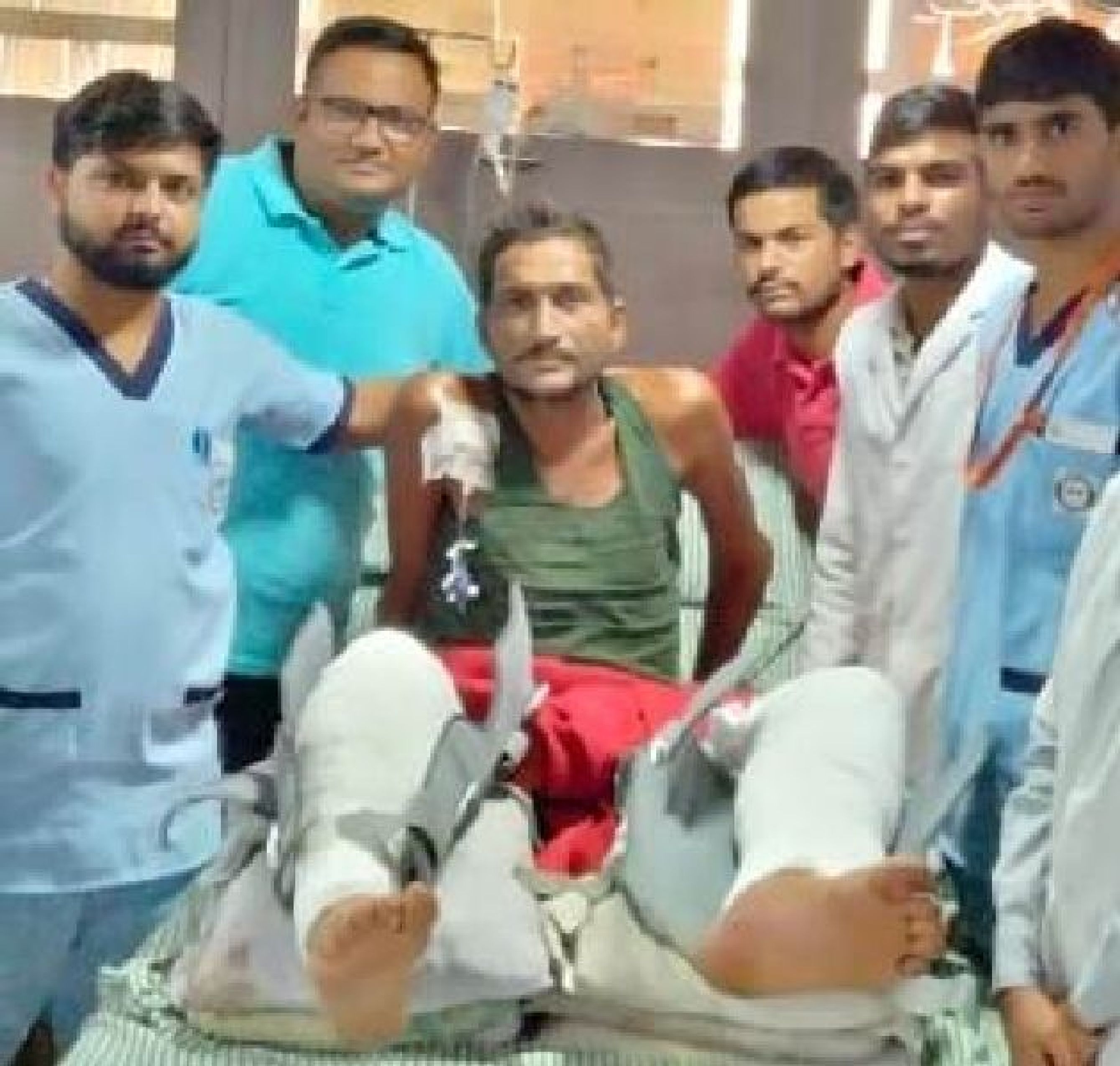 ट्रक से दुर्घटना में दोनों पैरों की हड्डी चूर हुई और नसें कटी, लेकिन ऑपरेशन सफल