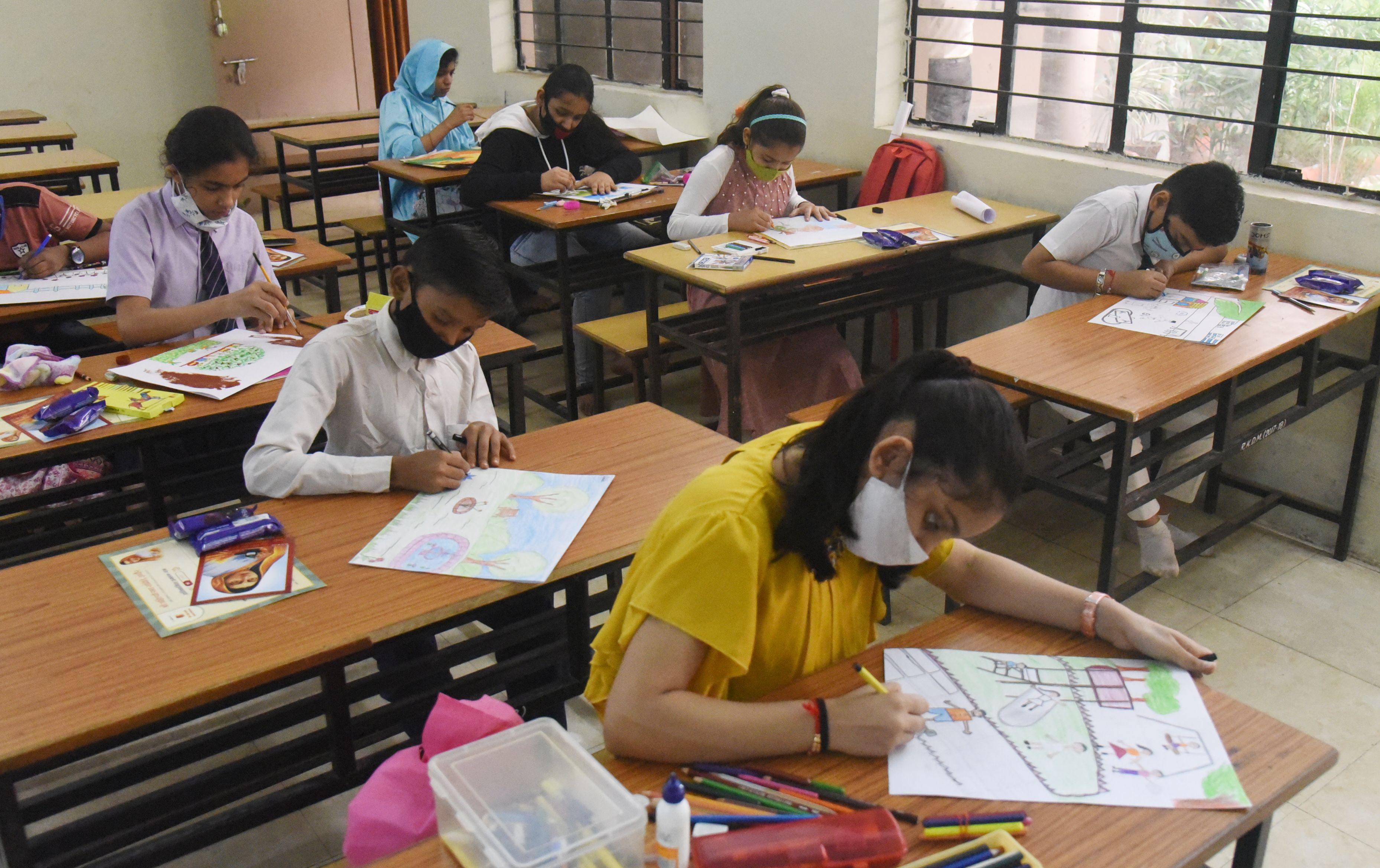 अहिल्या उत्सव समिति द्वारा आयोजित ग्रीटिंग कार्ड एवं चित्रकला का फाइनल