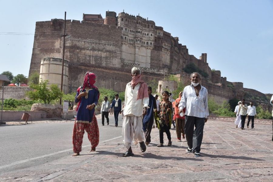 आस्था के ज्वार संग पर्यटन का चढ़ा ग्राफ