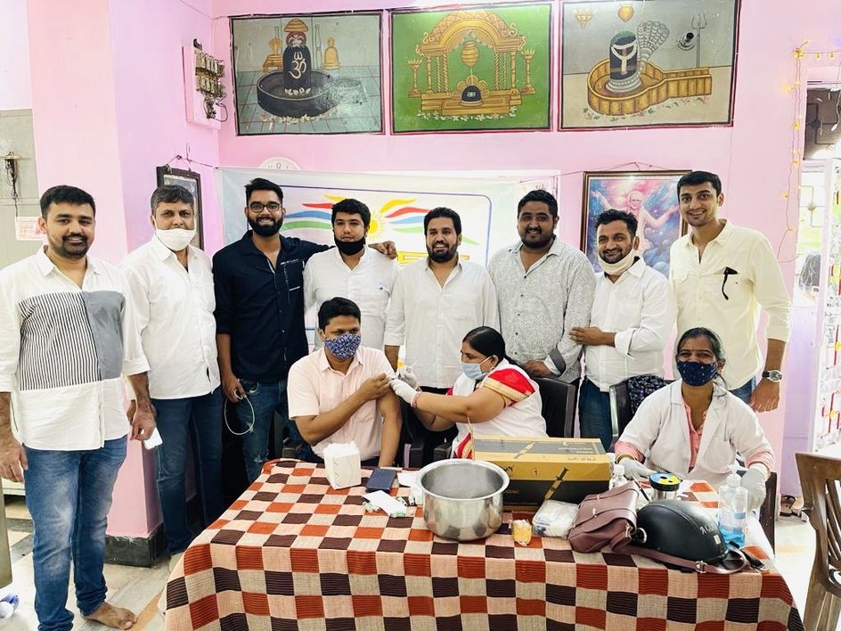 उड़ान के सहयोग से 300 लोगों का हुआ वैक्सीनेशन