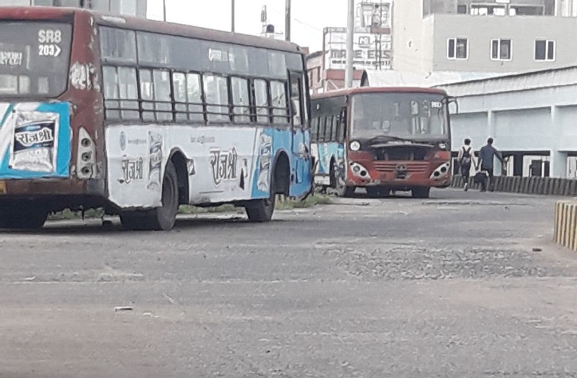 सफर कराने उतारी थी रोड पर, पहुंच गई नीलामी की कगार पर