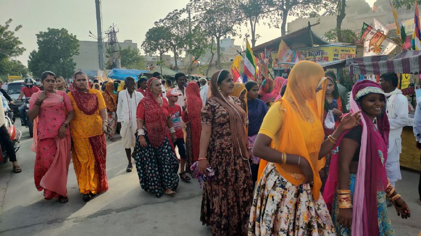 नियमों को ताक पर रखे हैं जातरू, पुलिस ने भी मूंदी आंखें