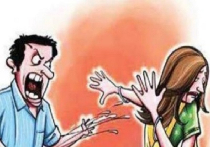 मां बेटियों की चोटें दर्शा रहीं पड़ोसी का कहर, स्कूल नहीं जा रही खौफजदा छात्राएं, लगाए आरोप