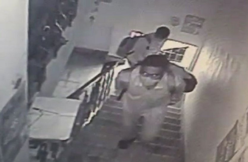 Alwar: Gold Loan Office Robbery Attempt Recorded In CCTV Camera