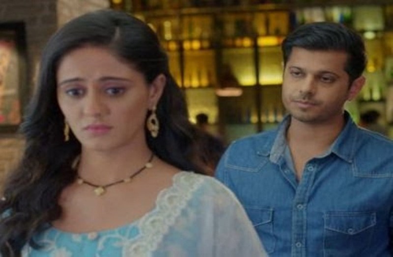 गुम है किसी के प्यार में