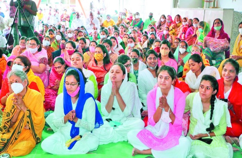 मंदिर के प्रथम तल का काम पूरा, श्रद्धालुओं ने स्थापित कीं शिलाएं