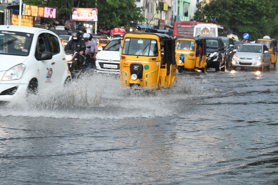 heavy rain lashes chennai city