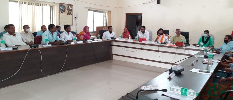 पेयजल, सड़क सहित कई विभागों के कार्यों पर चर्चा