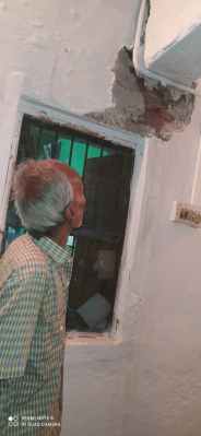 हे भगवान! तेरा ही सहारा, मशीनों से मकान में डाल दी दरारें, कोई नहीं सुन रहा