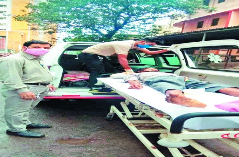 नरेश को गांव पहुंचाने आईं तीन एम्बुलेंस, आरामदायक पलंग भी मिला