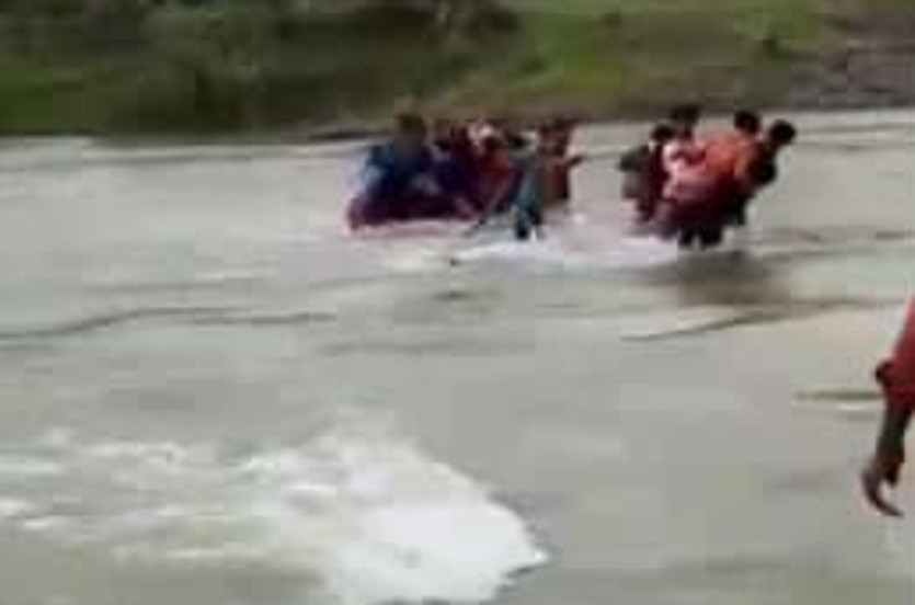 Ashoknagar School Students Accident students drowned in Ashoknagar